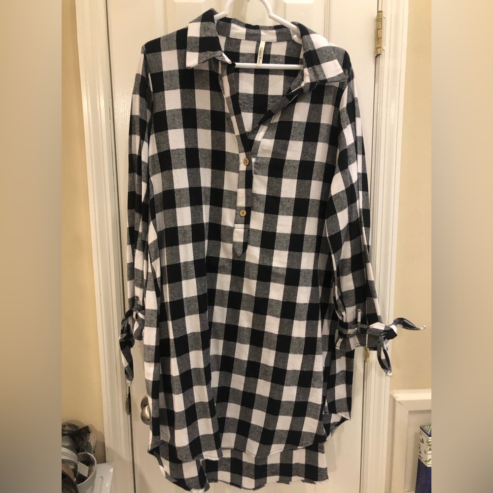 Women’s size XL, black and white checked flannel dress. Has 3 functional buttons